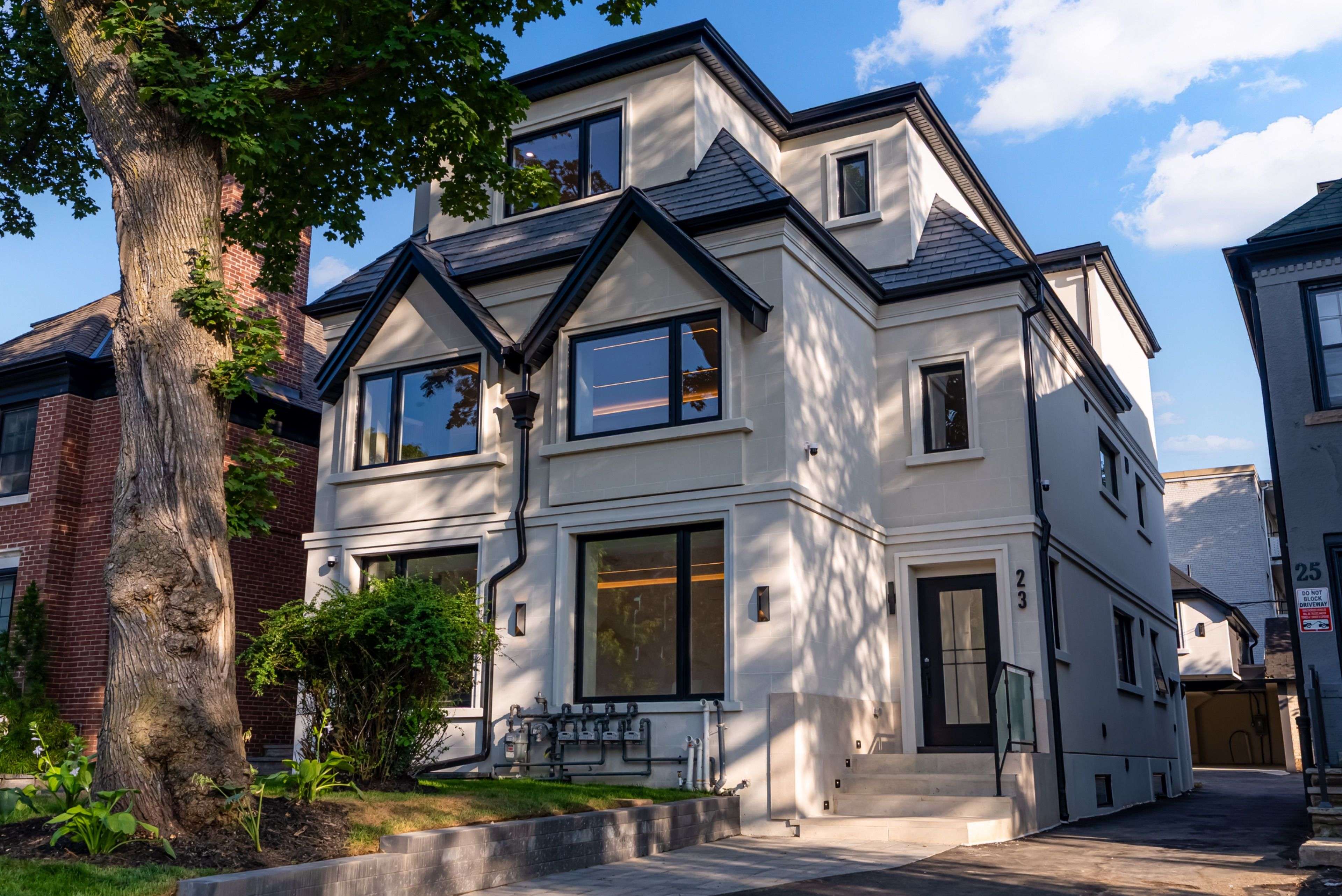 23 Coulson AVE #The Palazzo, Toronto C03, ON M4V 1Y3