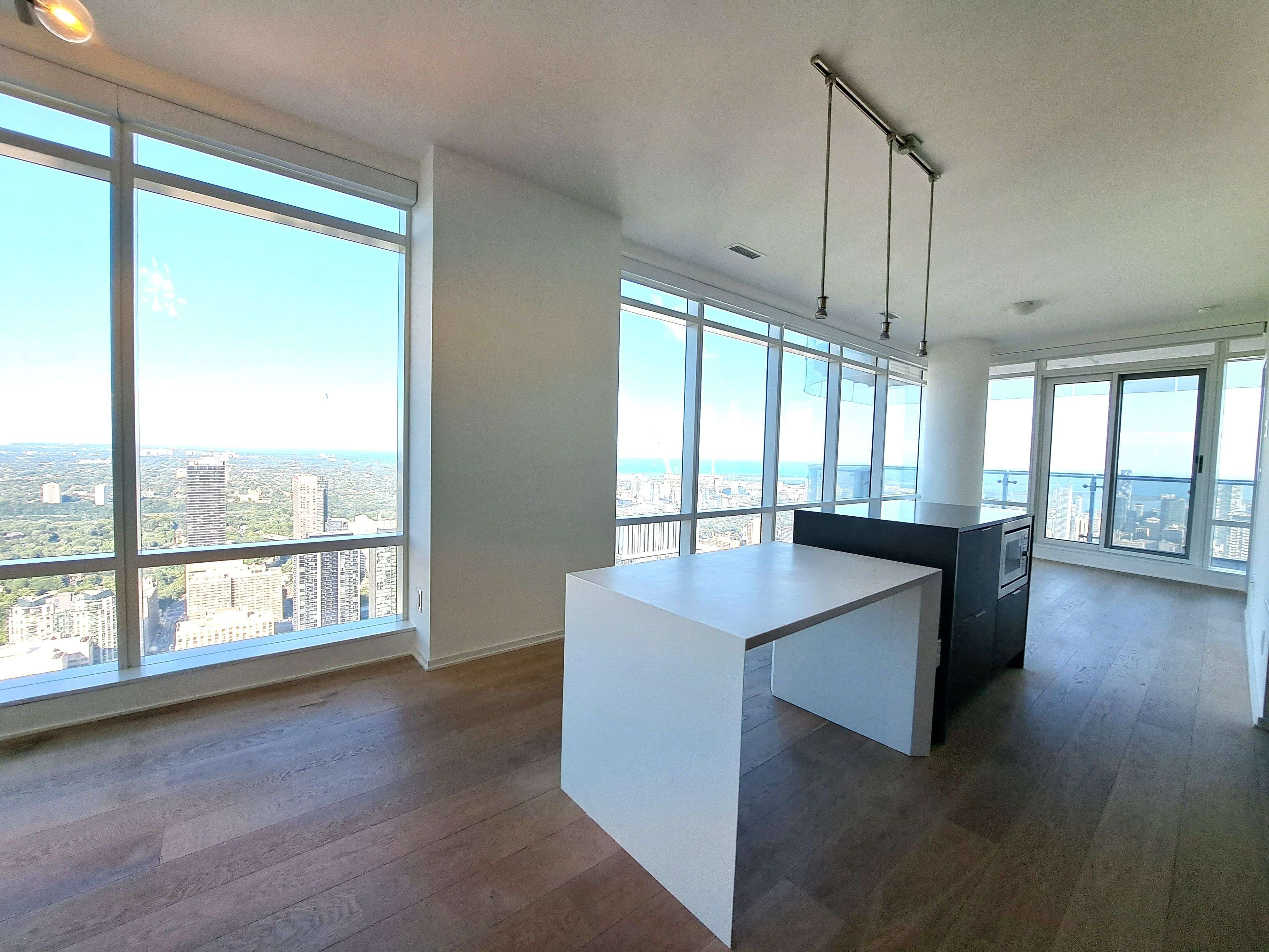 1 Bloor ST E #6404, Toronto C08, ON M4W 1A9