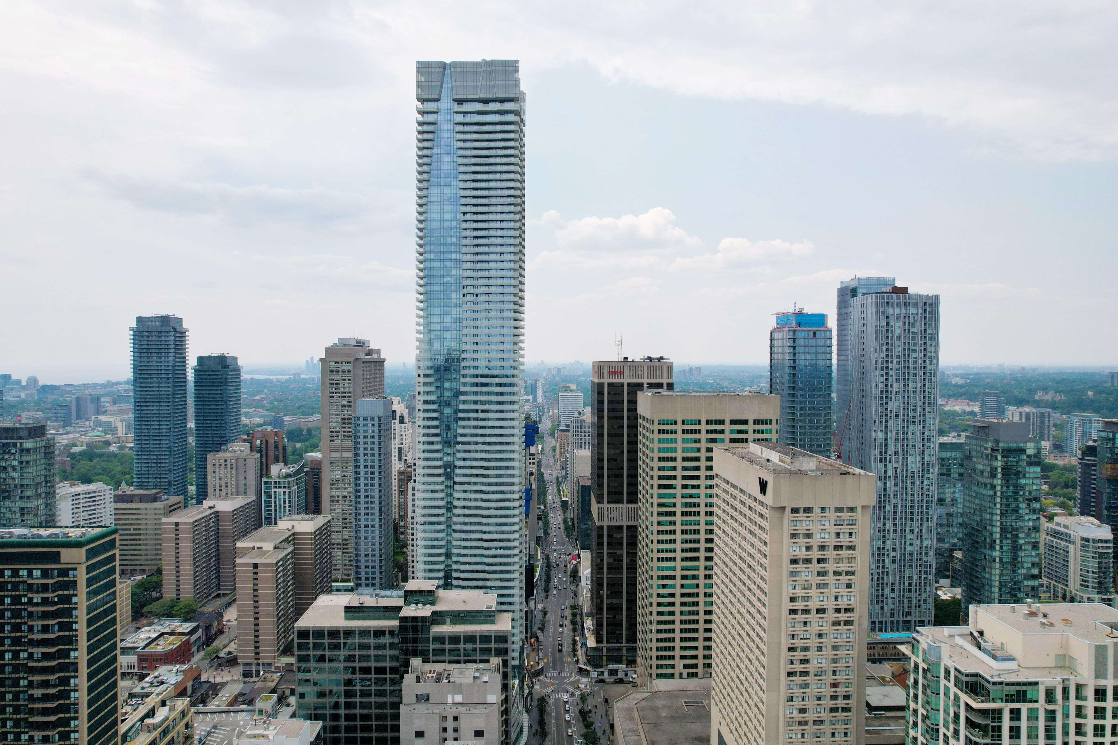 1 Bloor ST E #6404, Toronto C08, ON M4W 1A9