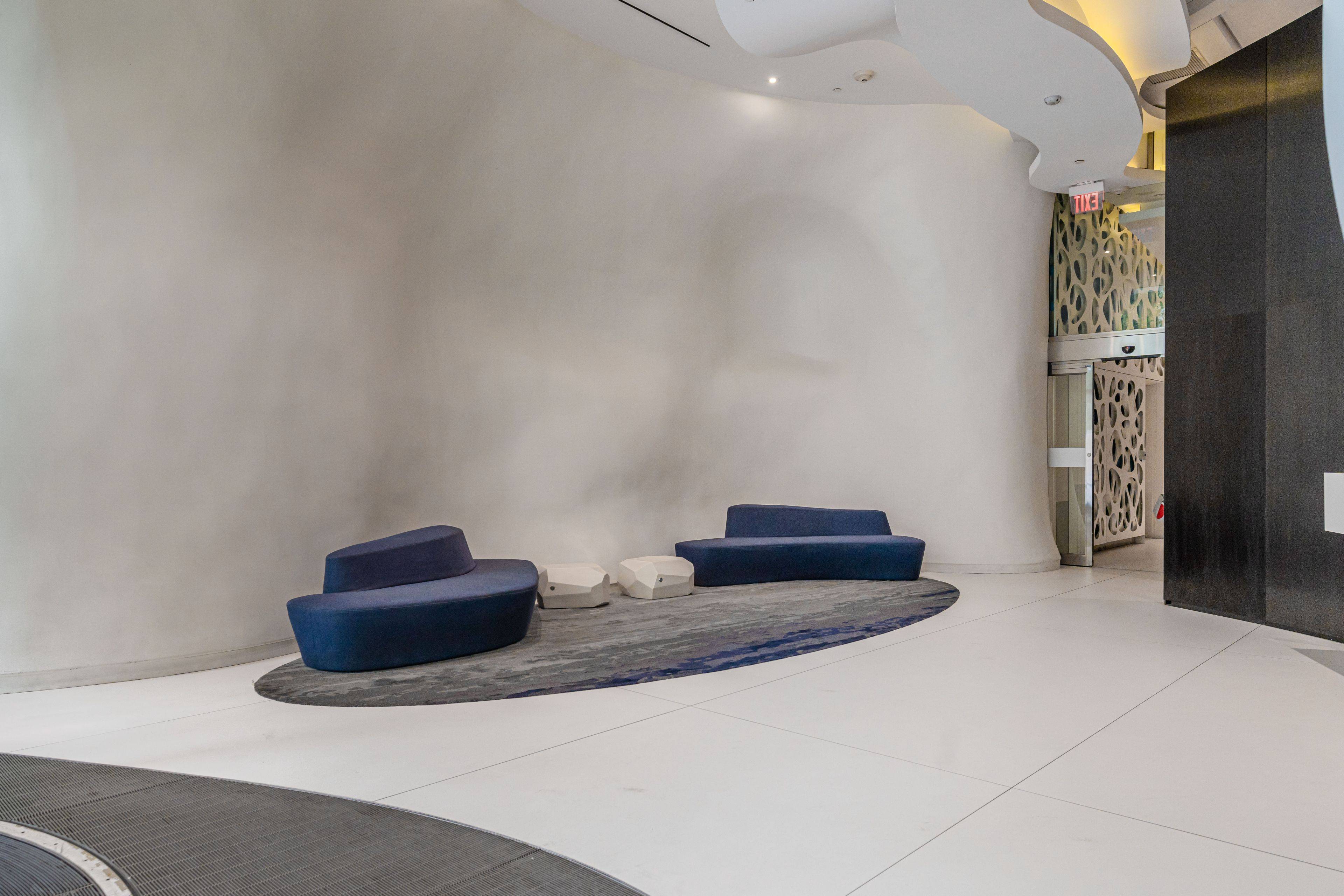 1 Bloor ST E #6404, Toronto C08, ON M4W 1A9