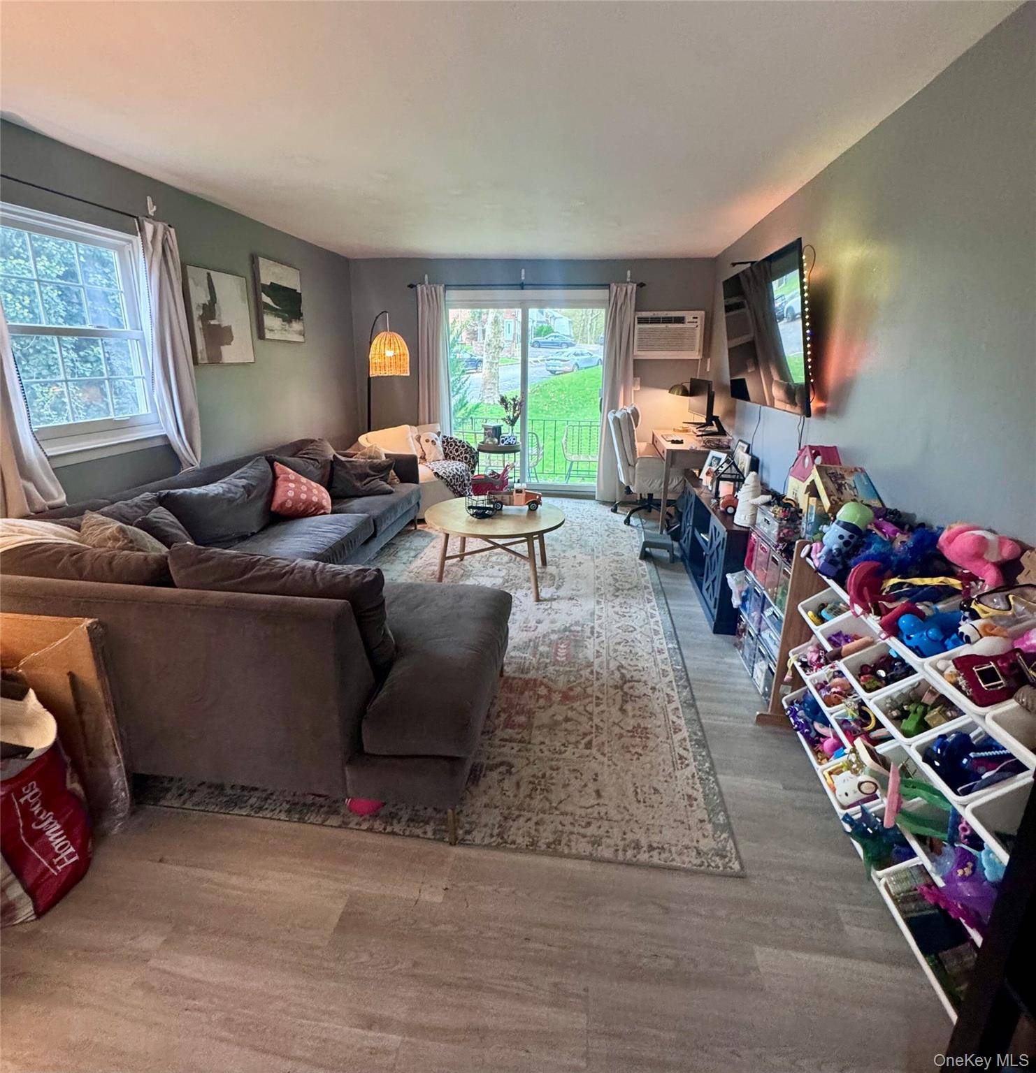 502 Towne House VLG, Hauppauge, NY 11749