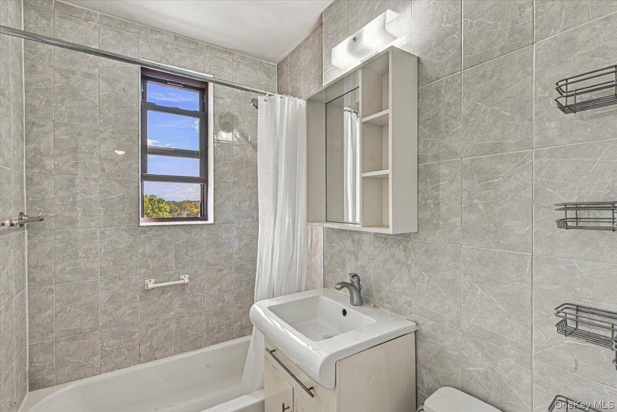 3815 149th ST #4L, Flushing, NY 11354