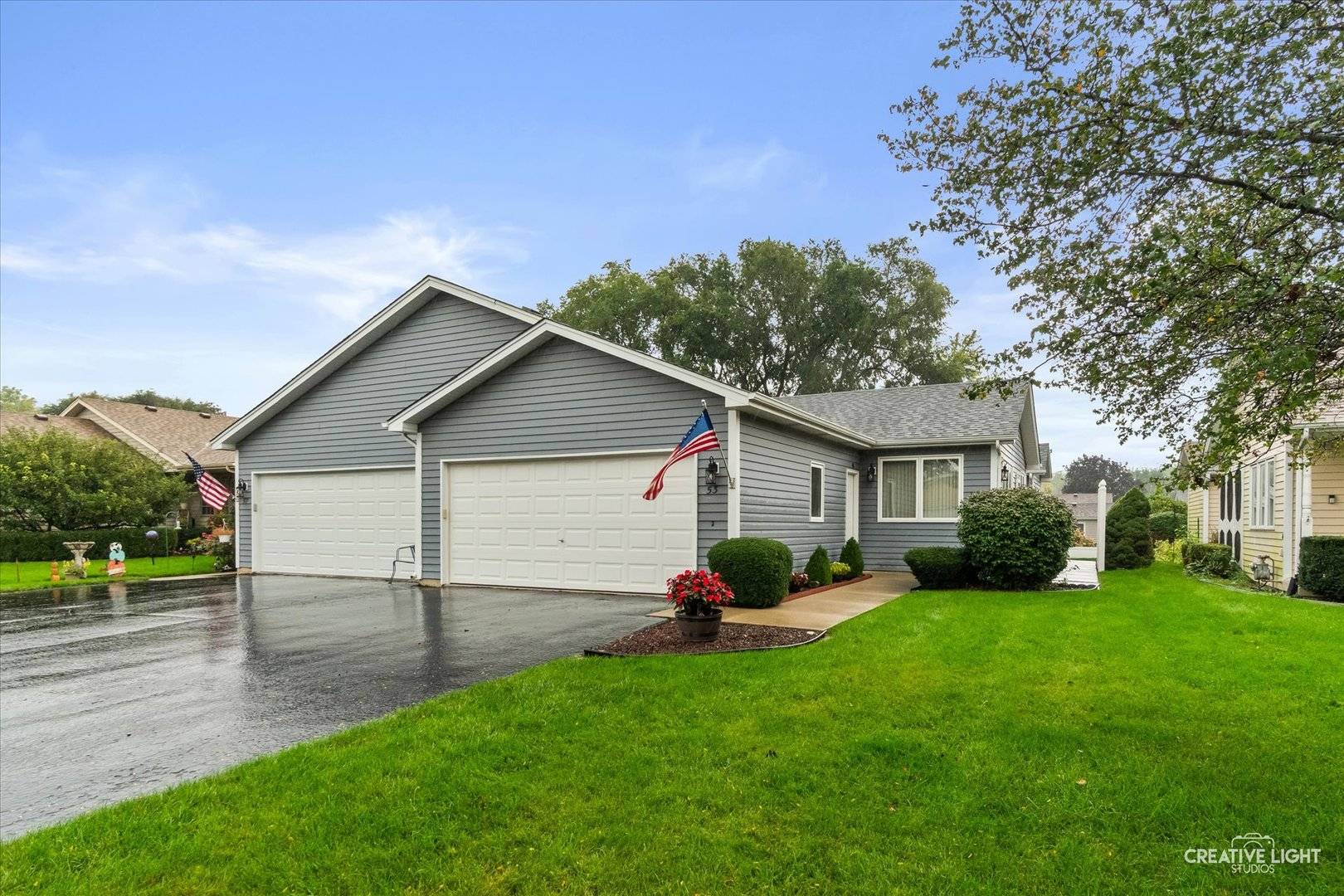 53 Silver TRL, North Aurora, IL 60542