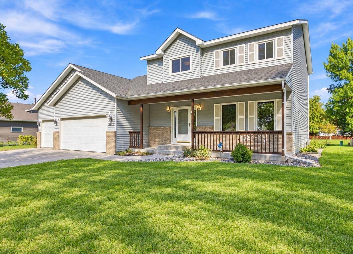1014 Sommerset DR, West Fargo, ND 58078