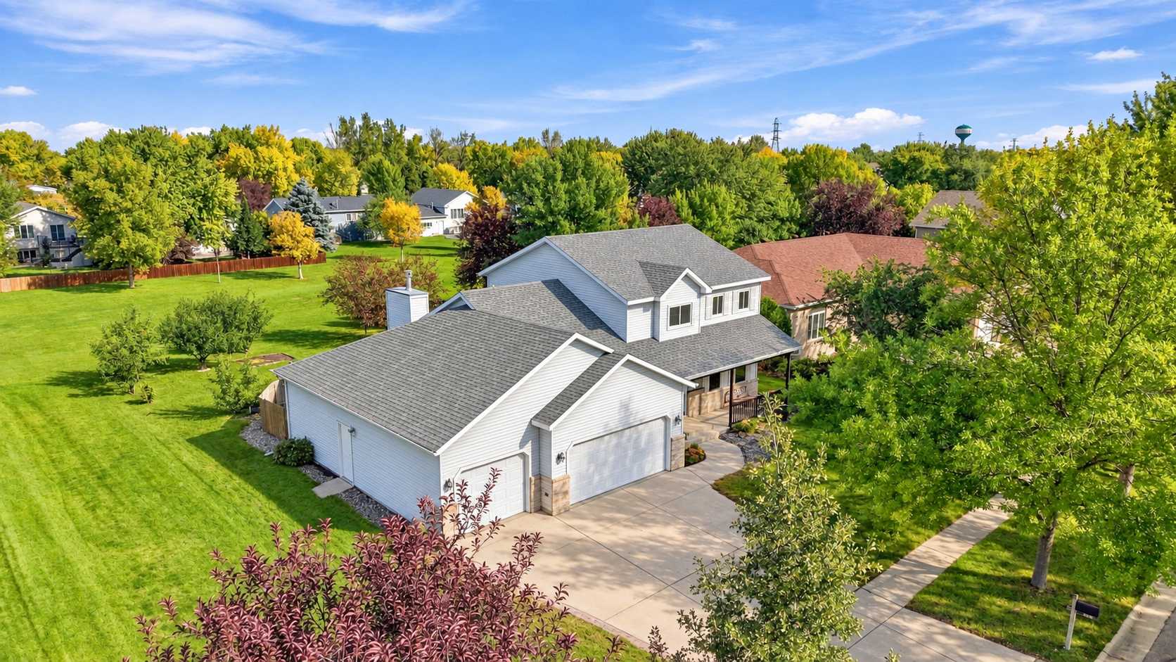 1014 Sommerset DR, West Fargo, ND 58078