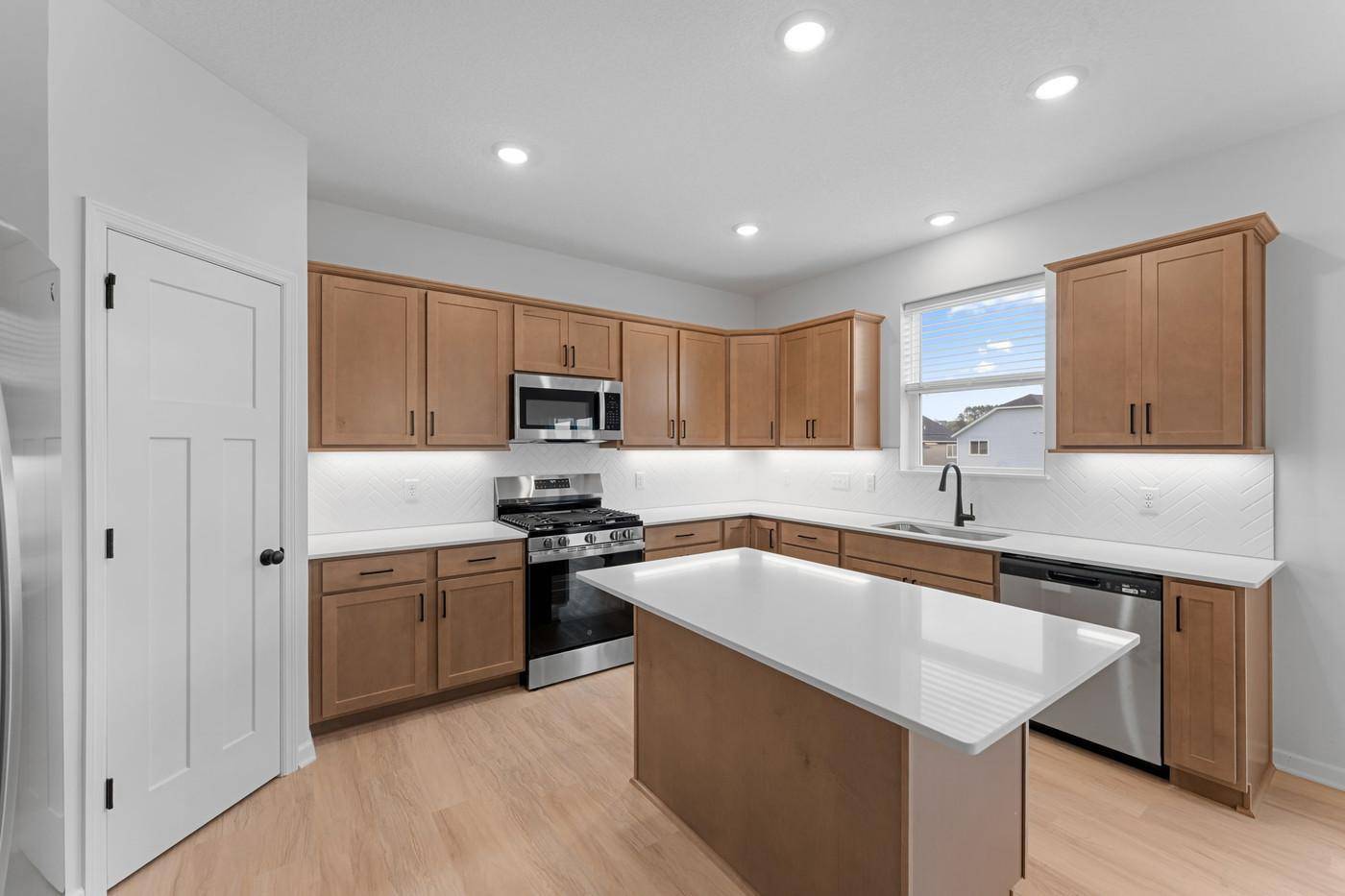 6431 Jarvis AVE, Cottage Grove, MN 55016