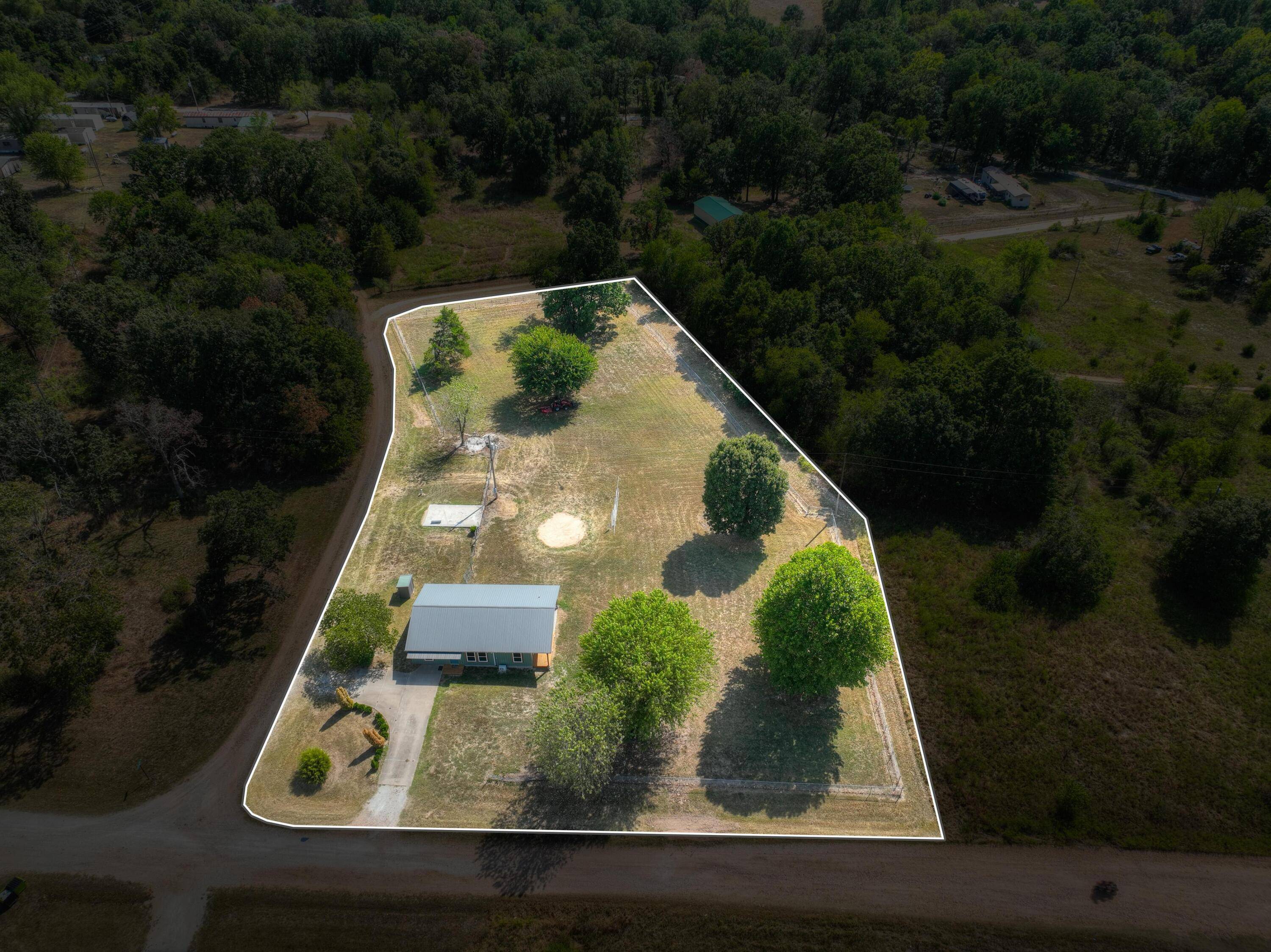 11905 Opal LN, Neosho, MO 64850