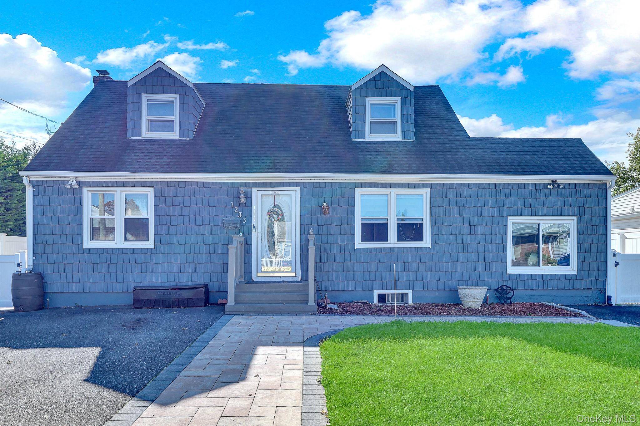 1233 12th ST, West Babylon, NY 11704