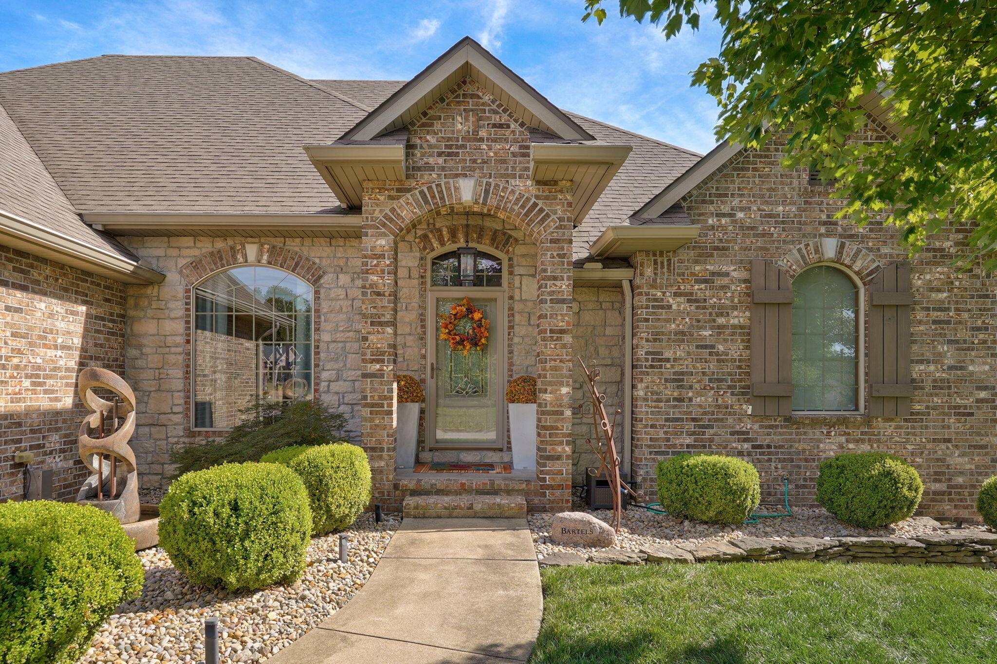 5904 S Parkhaven LN, Springfield, MO 65810