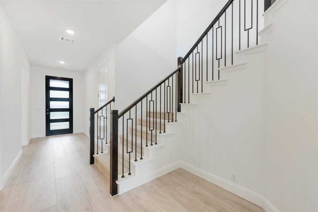 249 Fireberry Drive, Glenn Heights, TX 75154
