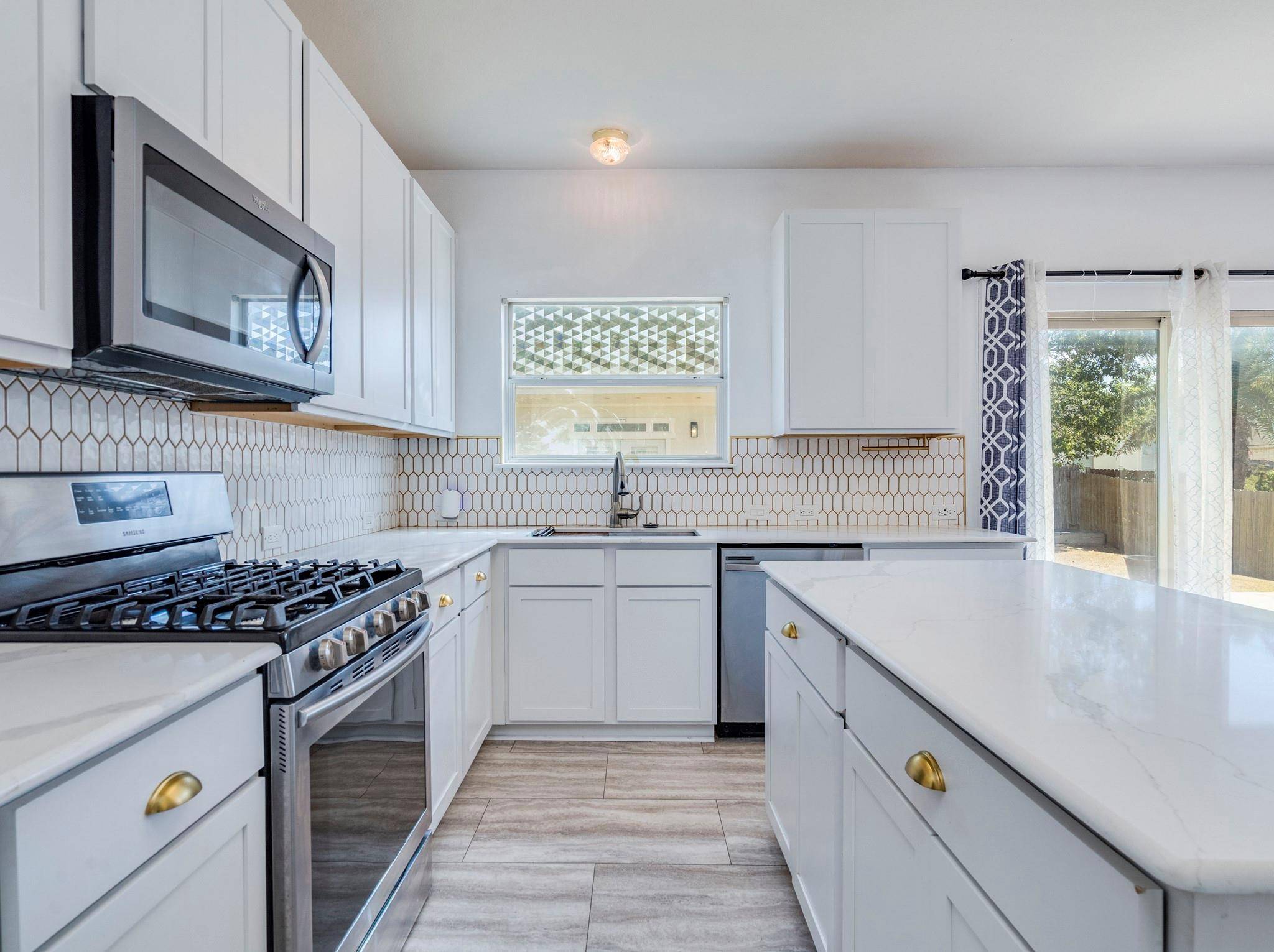 112 Maplewood N, Kyle, TX 78640