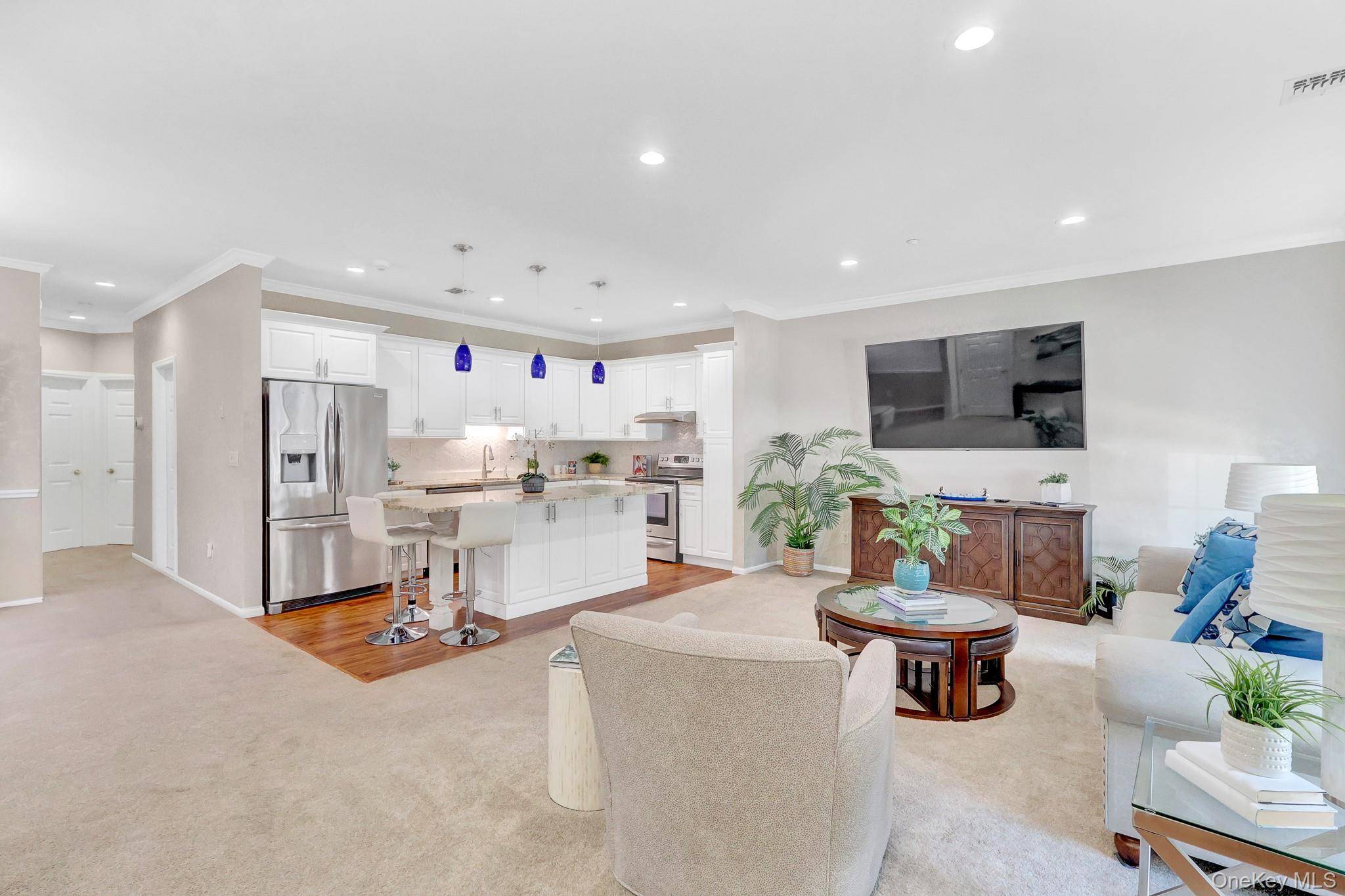 115 Narragansett Villas DR, Lindenhurst, NY 11757