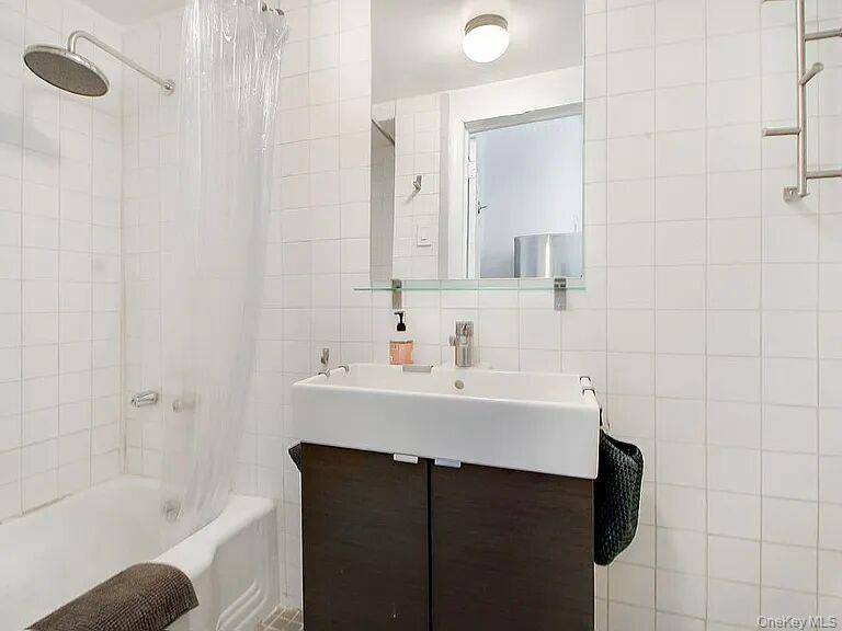 181 Irving AVE, Brooklyn, NY 11237