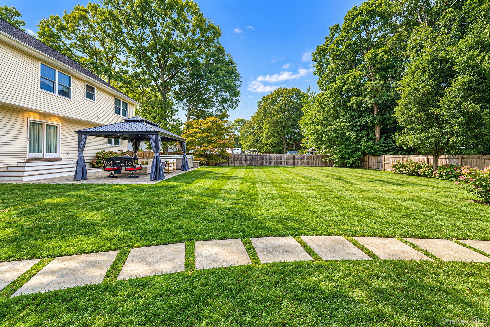 17 Mayfield DR, Mastic Beach, NY 11951