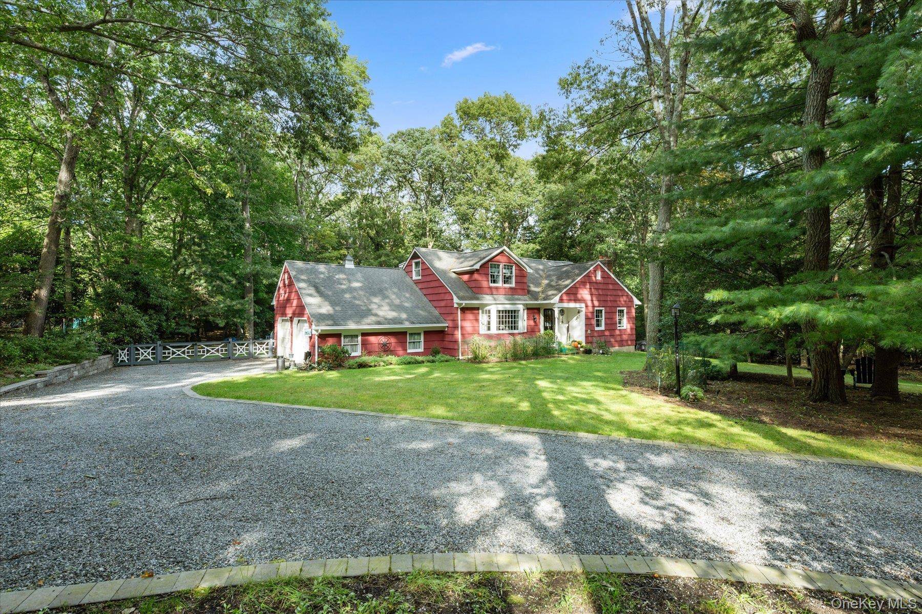 9 Circle DR, Shoreham, NY 11786