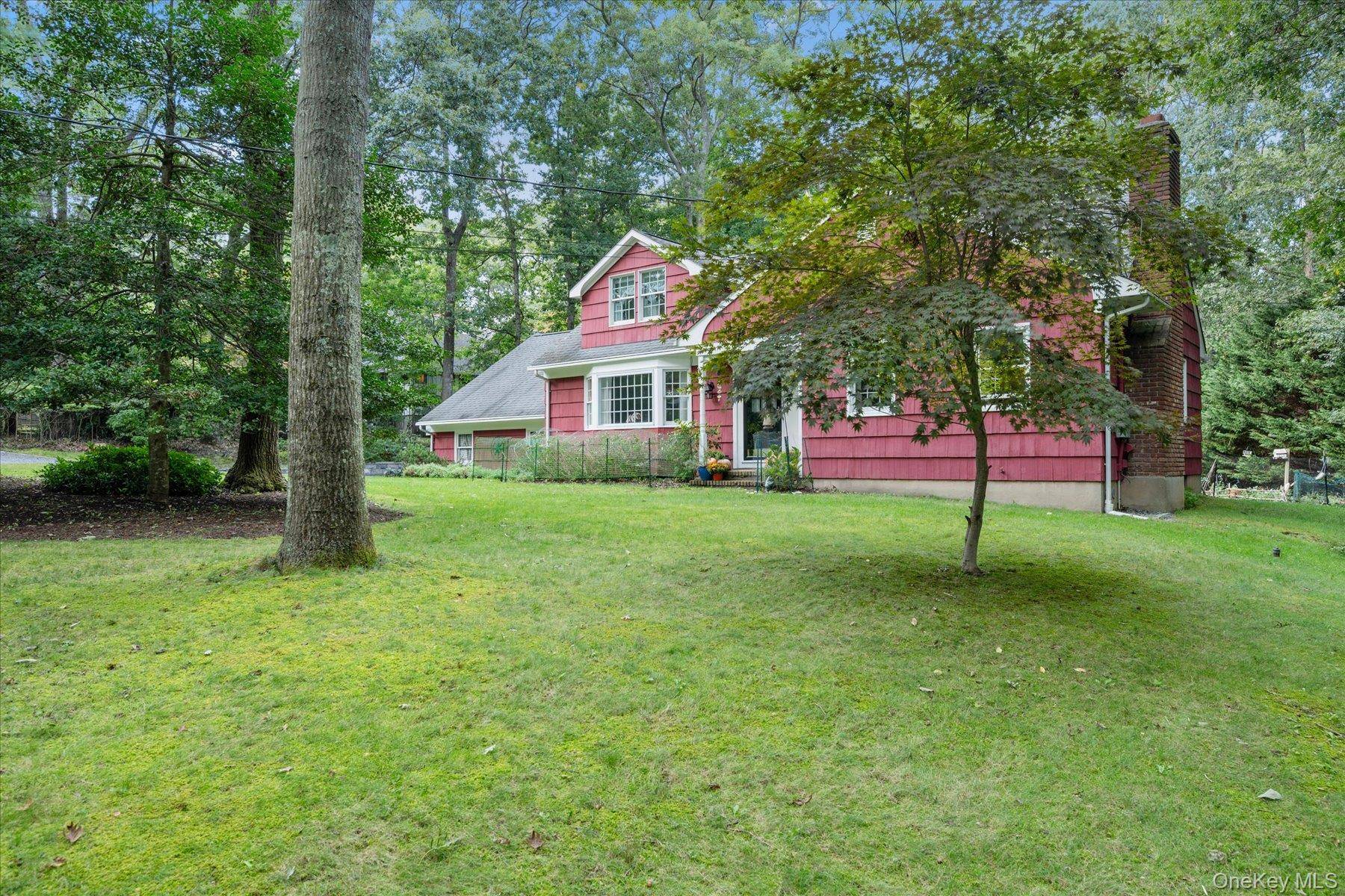 9 Circle DR, Shoreham, NY 11786