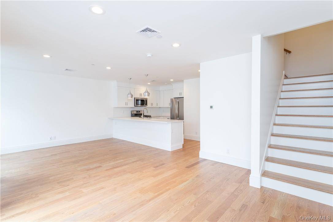 121 Fisher AVE #5, White Plains, NY 10606