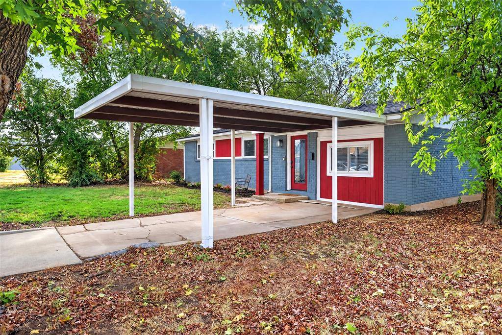 604 SW 14th ST, Moore, OK 73160