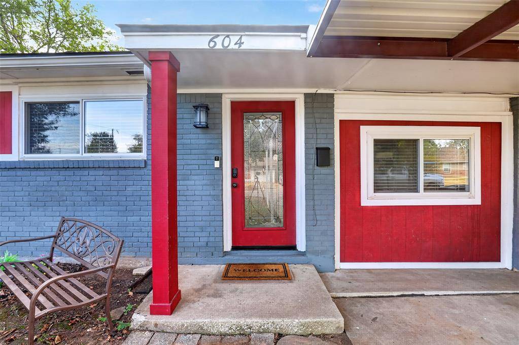 604 SW 14th ST, Moore, OK 73160
