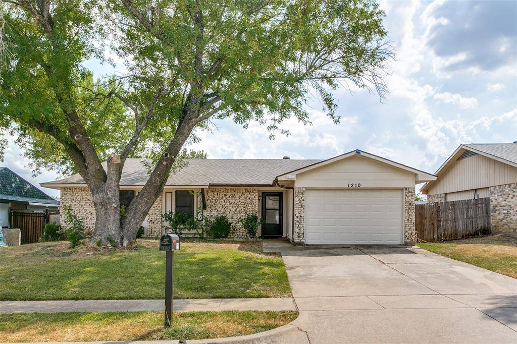 1210 Brook Hill Lane, Arlington, TX 76014