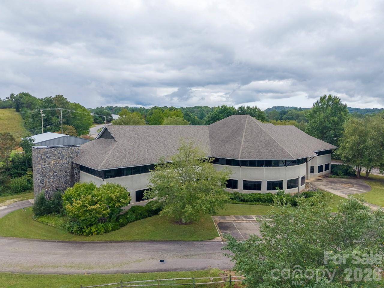 301 NP And L LOOP, Franklin, NC 28734