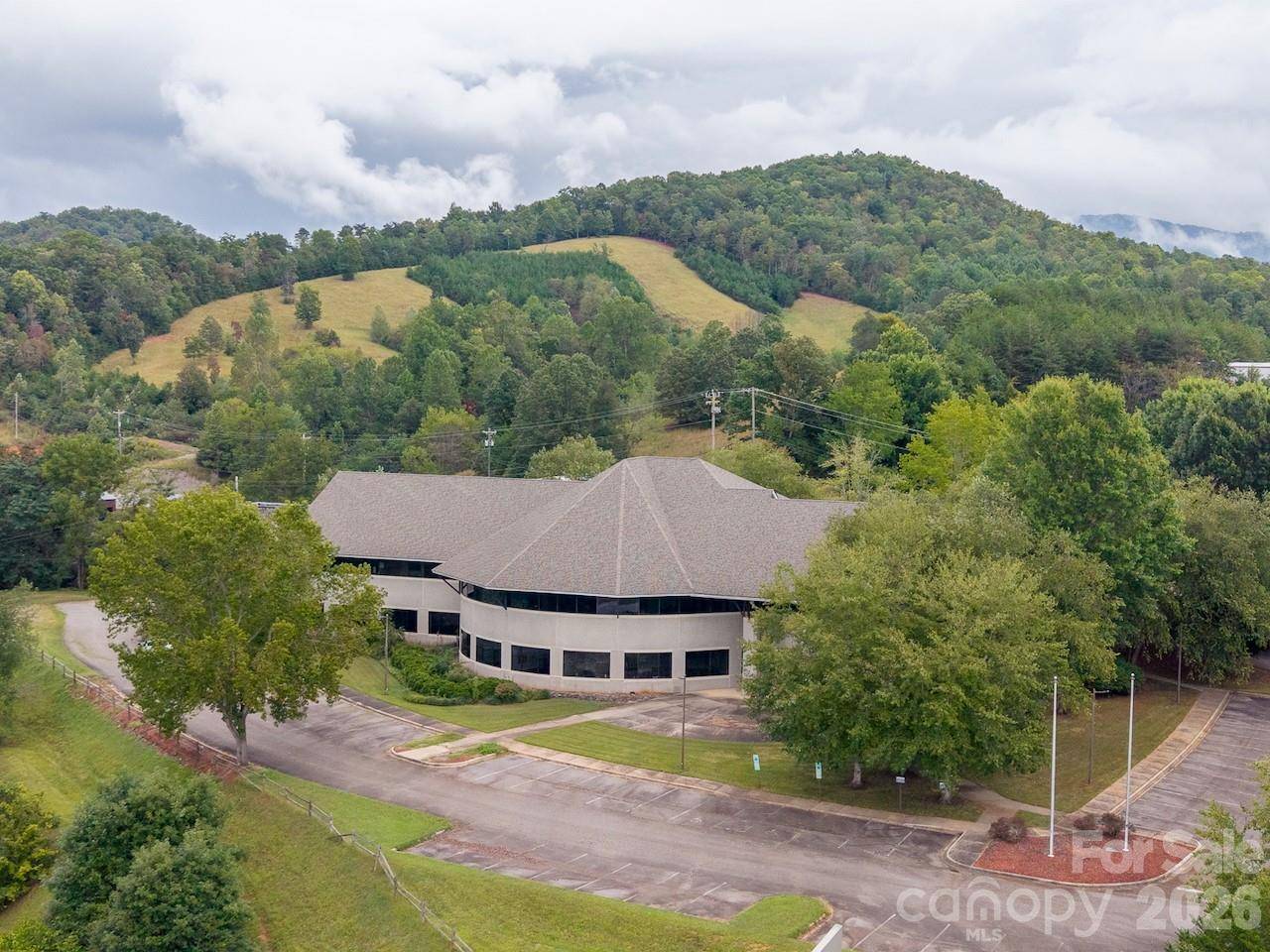 301 NP And L LOOP, Franklin, NC 28734