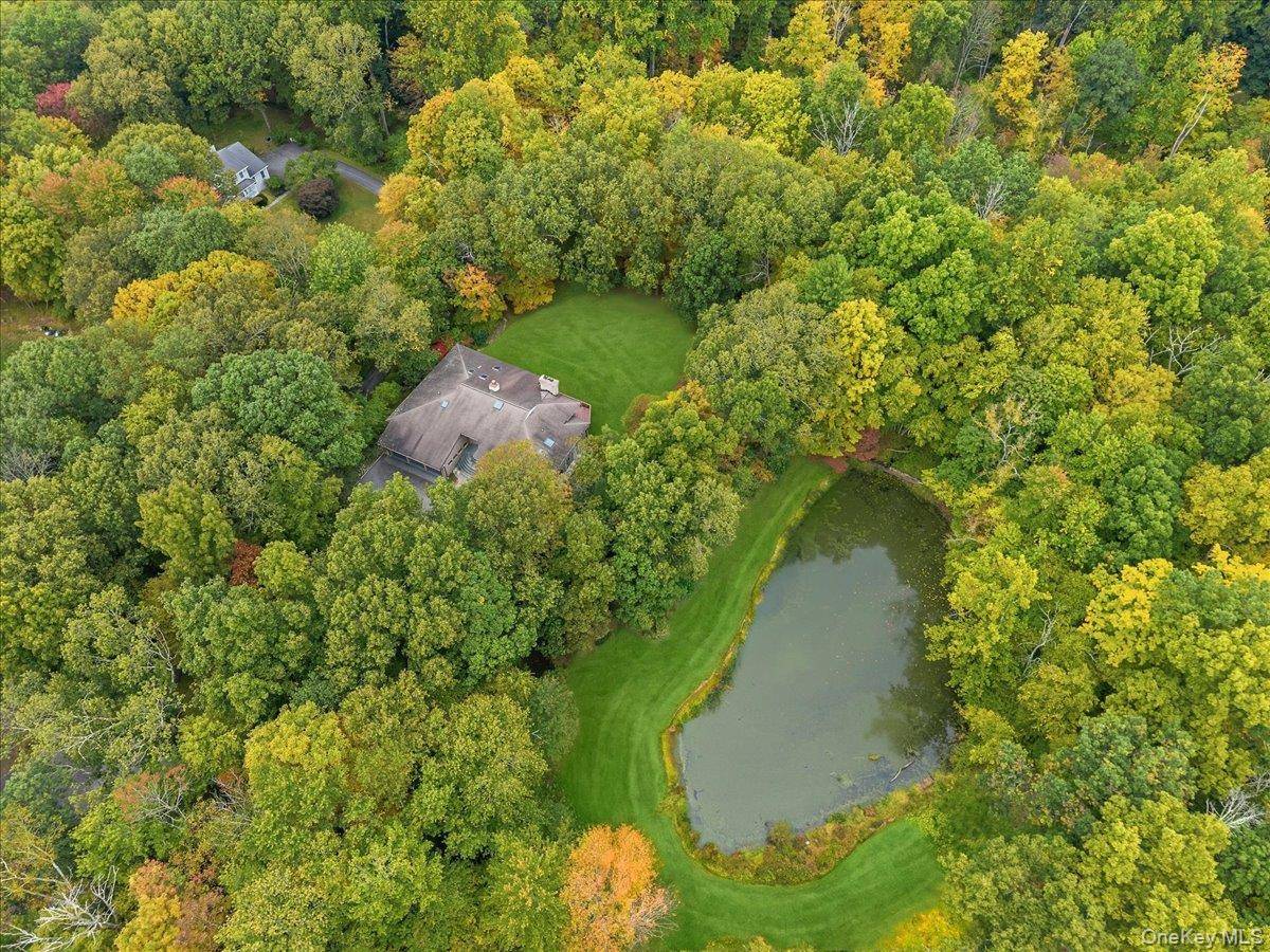 21 Tall Pines LN, Bedford Corners, NY 10549