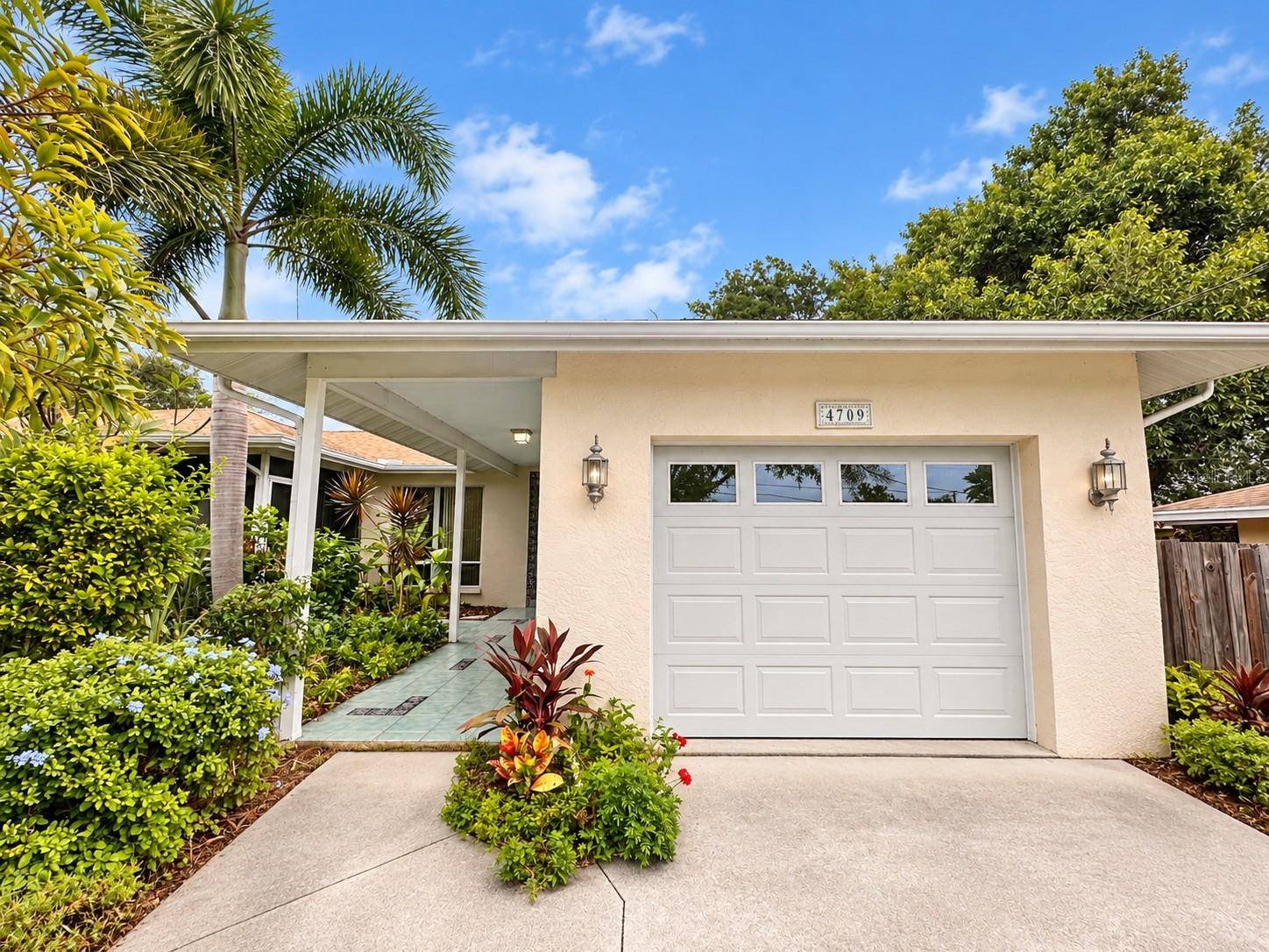 4709 BROOKSDALE DR, Sarasota, FL 34232