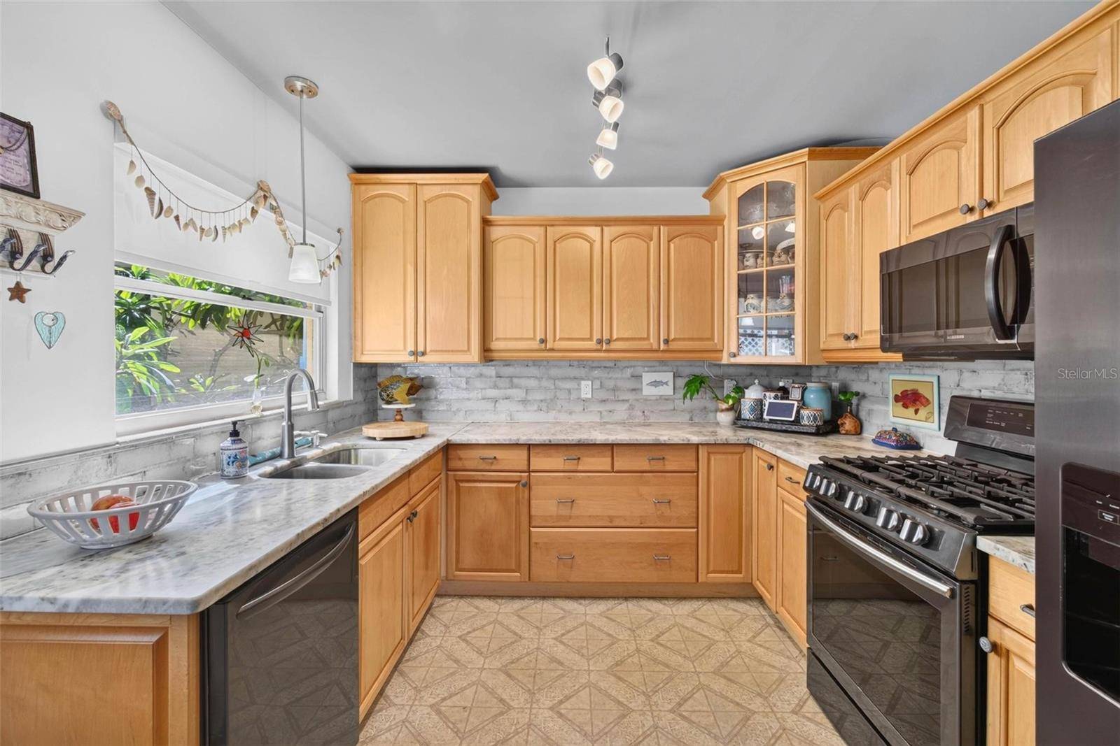 690 2ND ST S, Safety Harbor, FL 34695