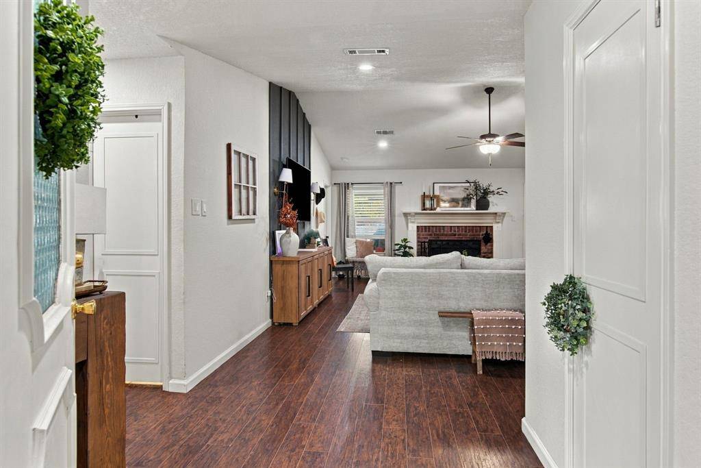 6832 Lyndale Drive, Watauga, TX 76148