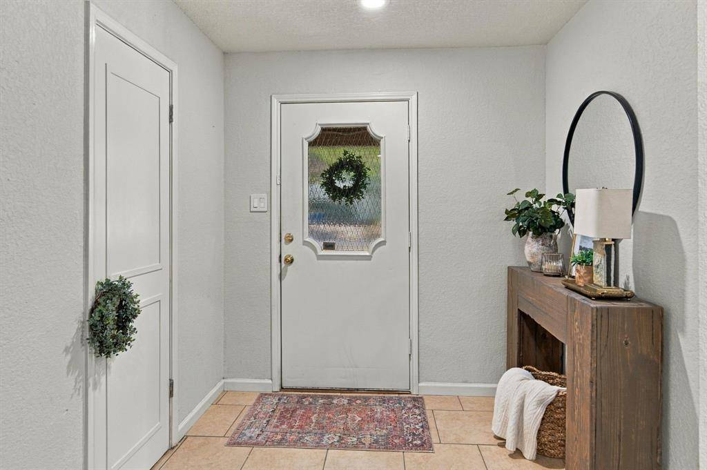 6832 Lyndale Drive, Watauga, TX 76148