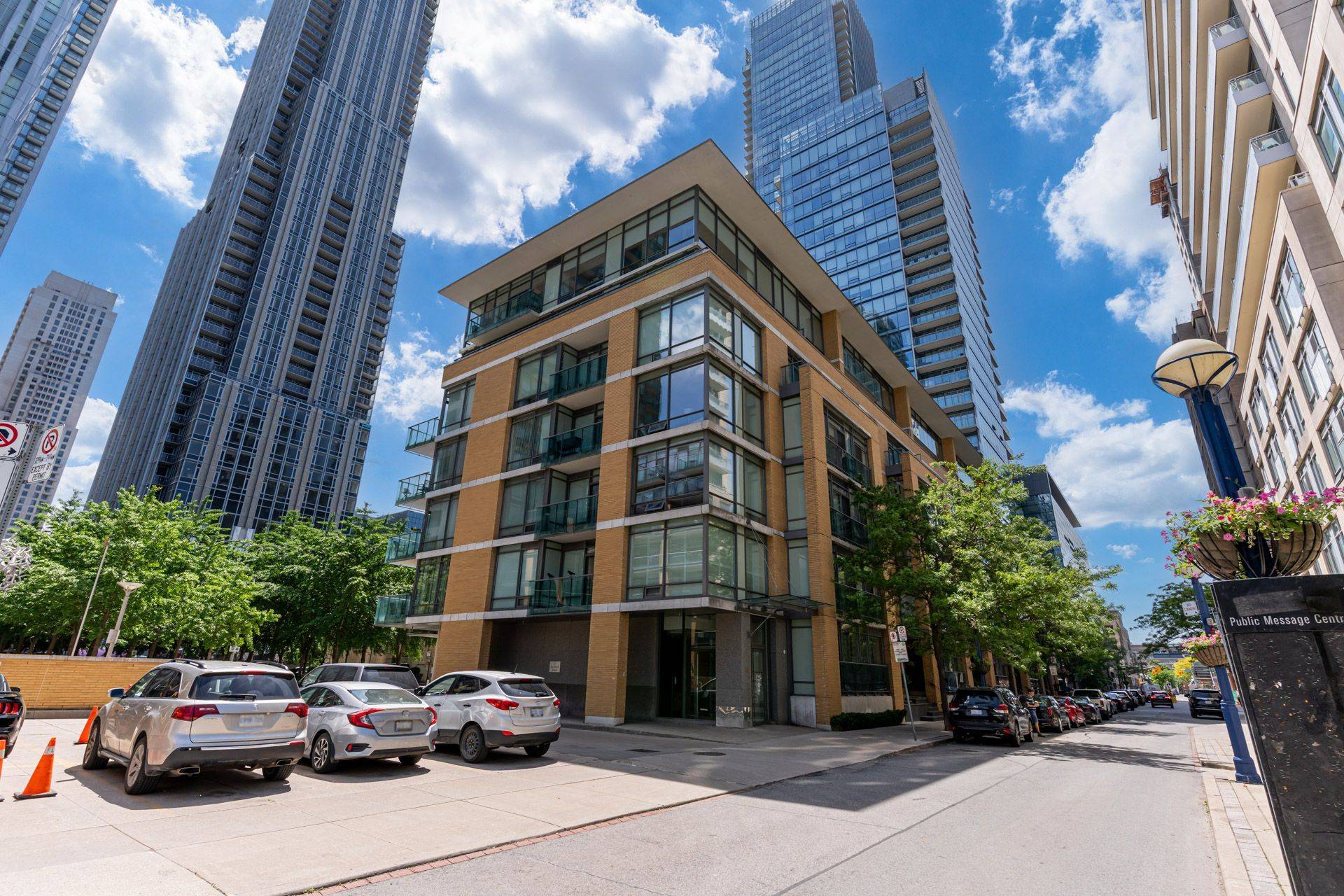 21 Scollard ST #104, Toronto C02, ON M5R 1G1