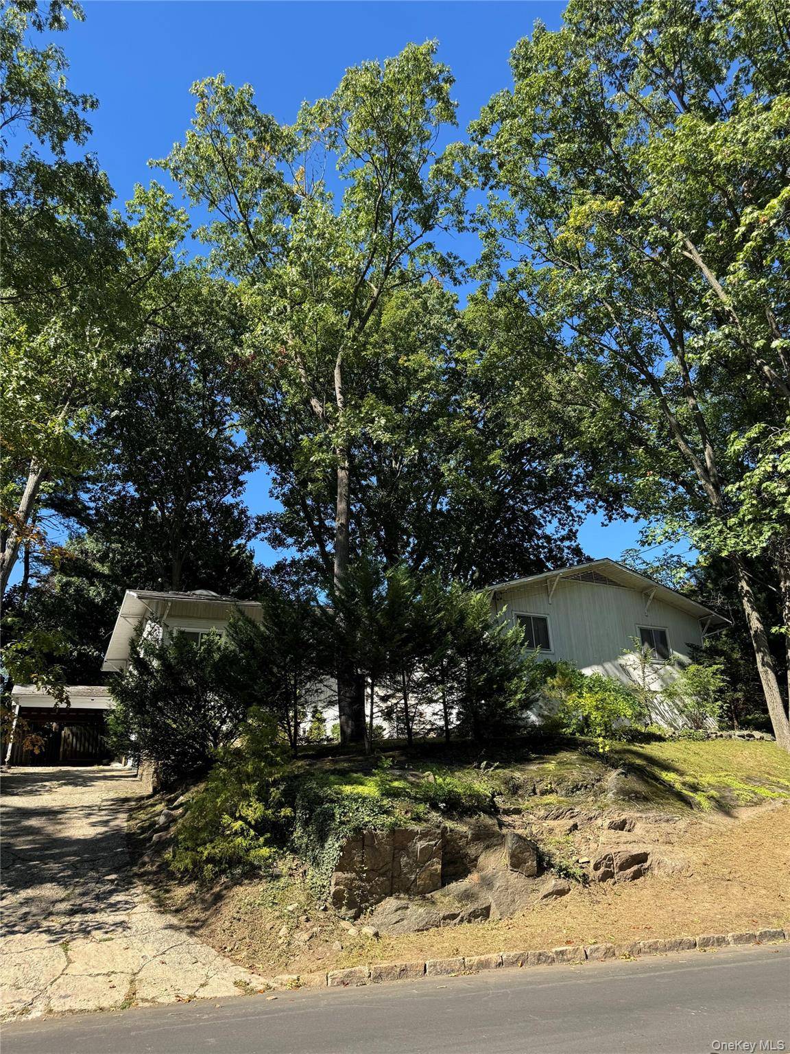 26 Soundview DR, Eastchester, NY 10709