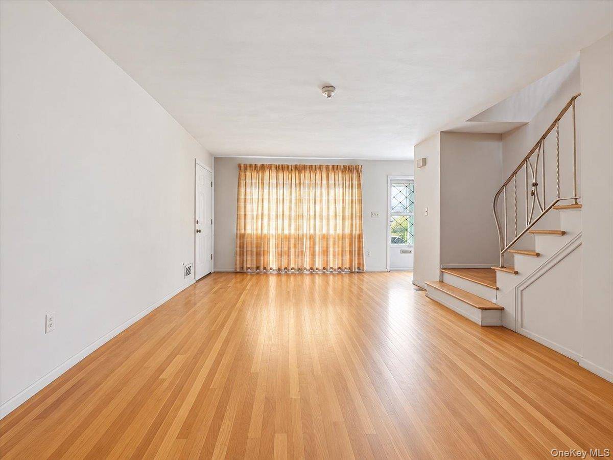 20229 120th AVE, Saint Albans, NY 11412
