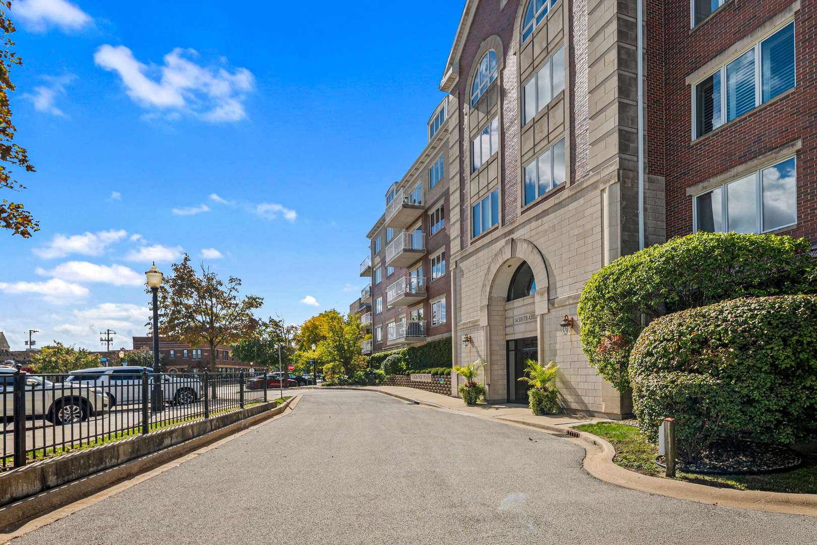 14 S Ashland AVE #204, La Grange, IL 60525