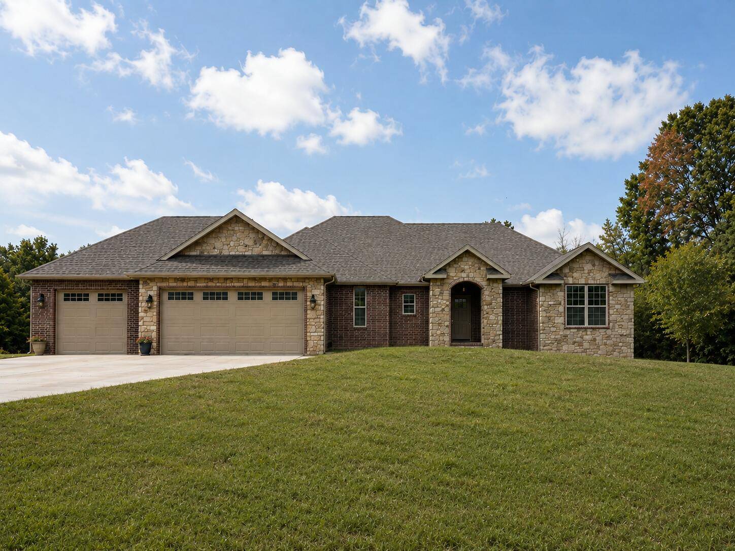 235 Sandy Forest LN, Clever, MO 65631