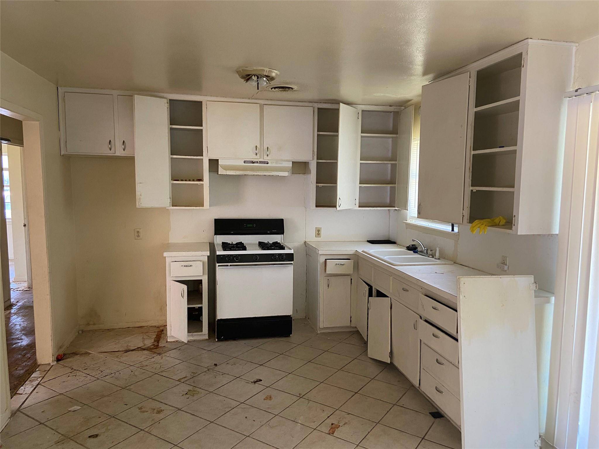 1303 Connell DR, Killeen, TX 76543