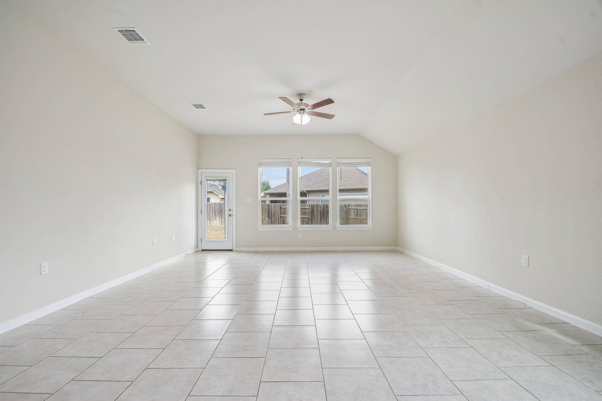 280 Rimrock CT, Bastrop, TX 78602