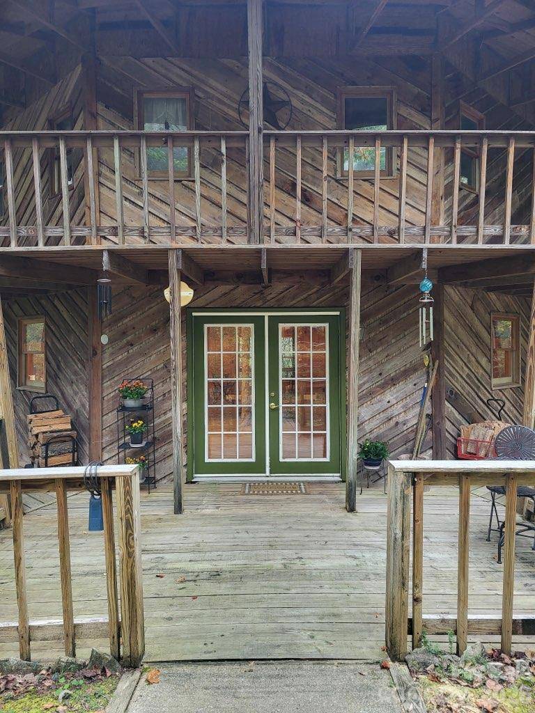 667 Pinewood Knoll DR, Hendersonville, NC 28739