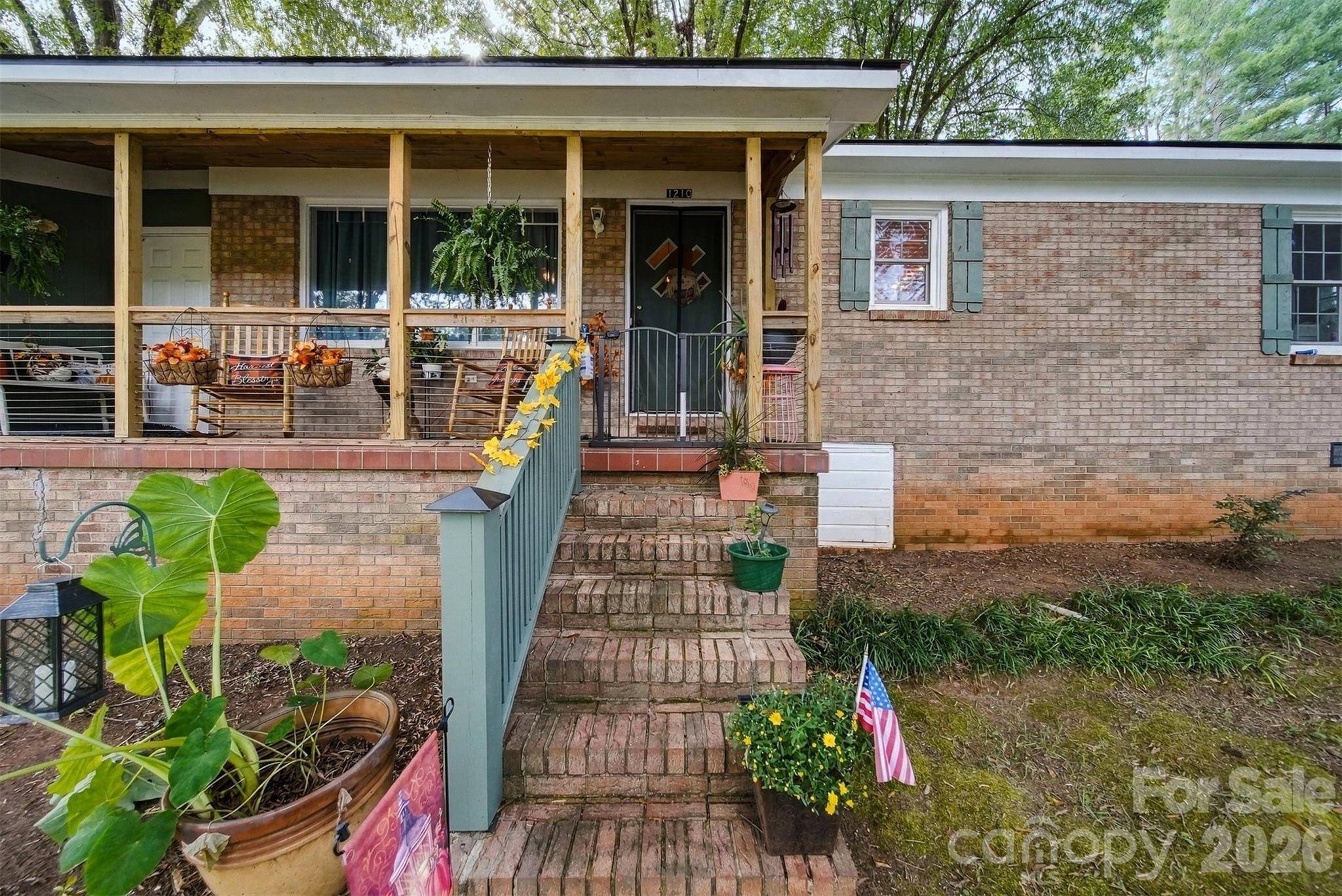 1210 2nd ST SE, Conover, NC 28613
