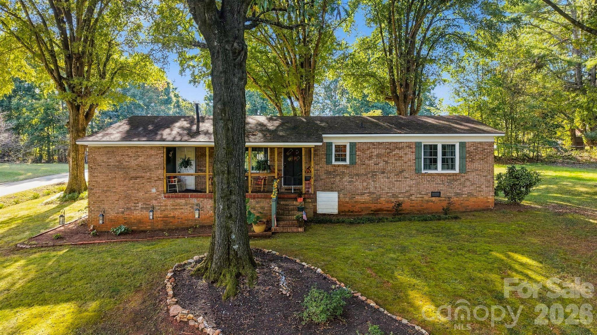 1210 2nd ST SE, Conover, NC 28613