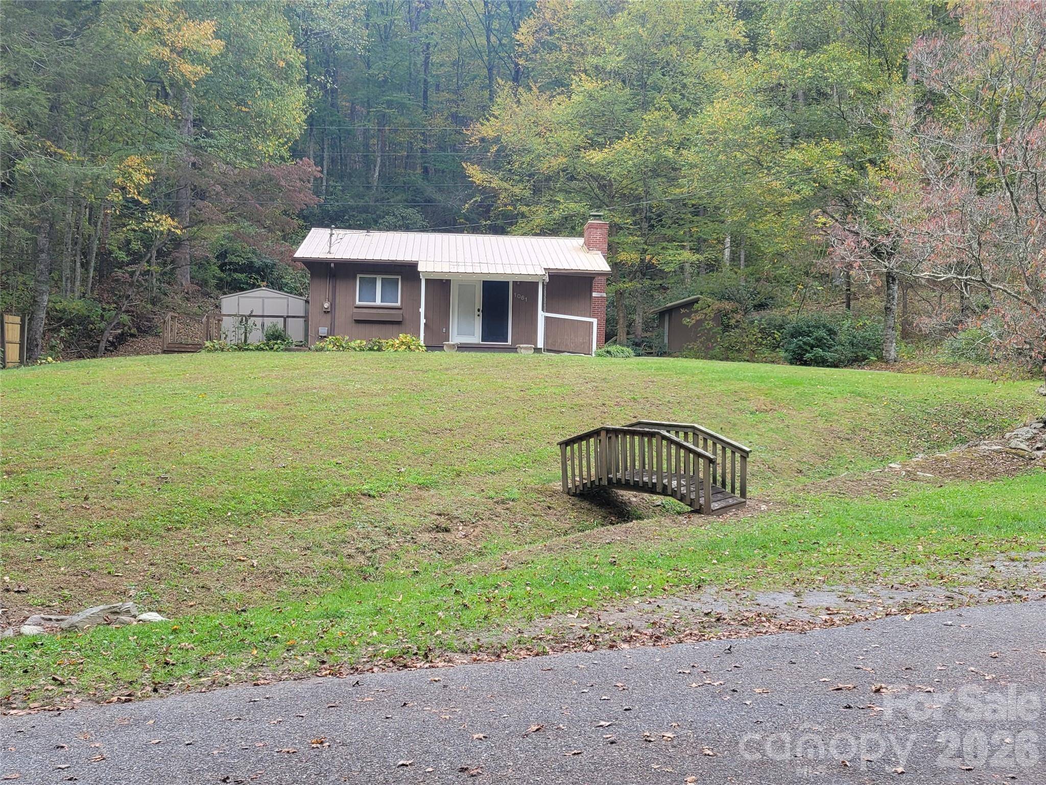 1061 Caldwell DR, Maggie Valley, NC 28751