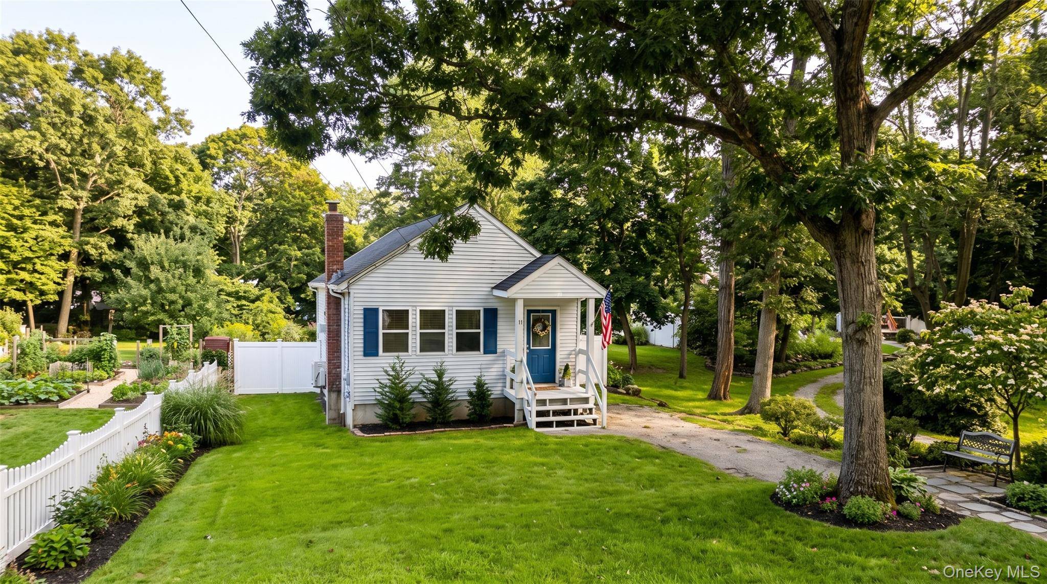 11 Huntington RD, Sound Beach, NY 11789