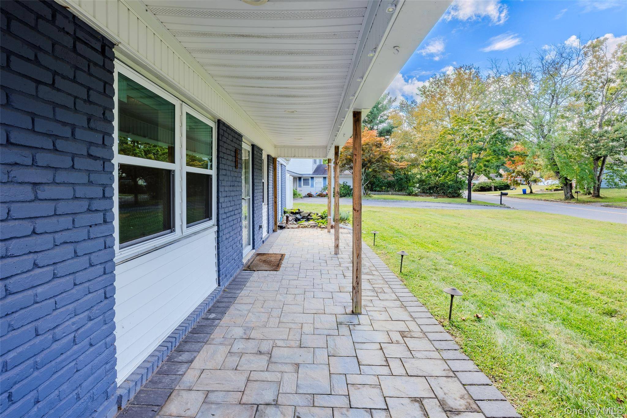 23 Wedgewood DR, Coram, NY 11727