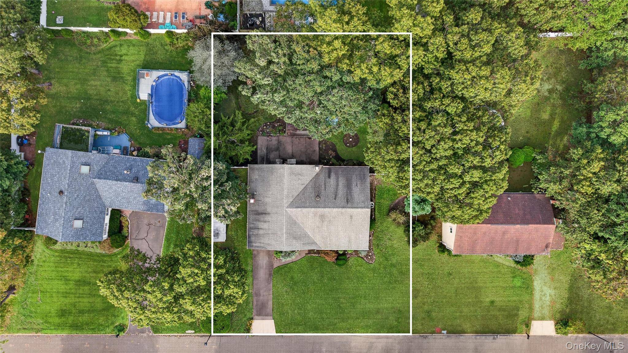 9 Groton LN, Coram, NY 11727
