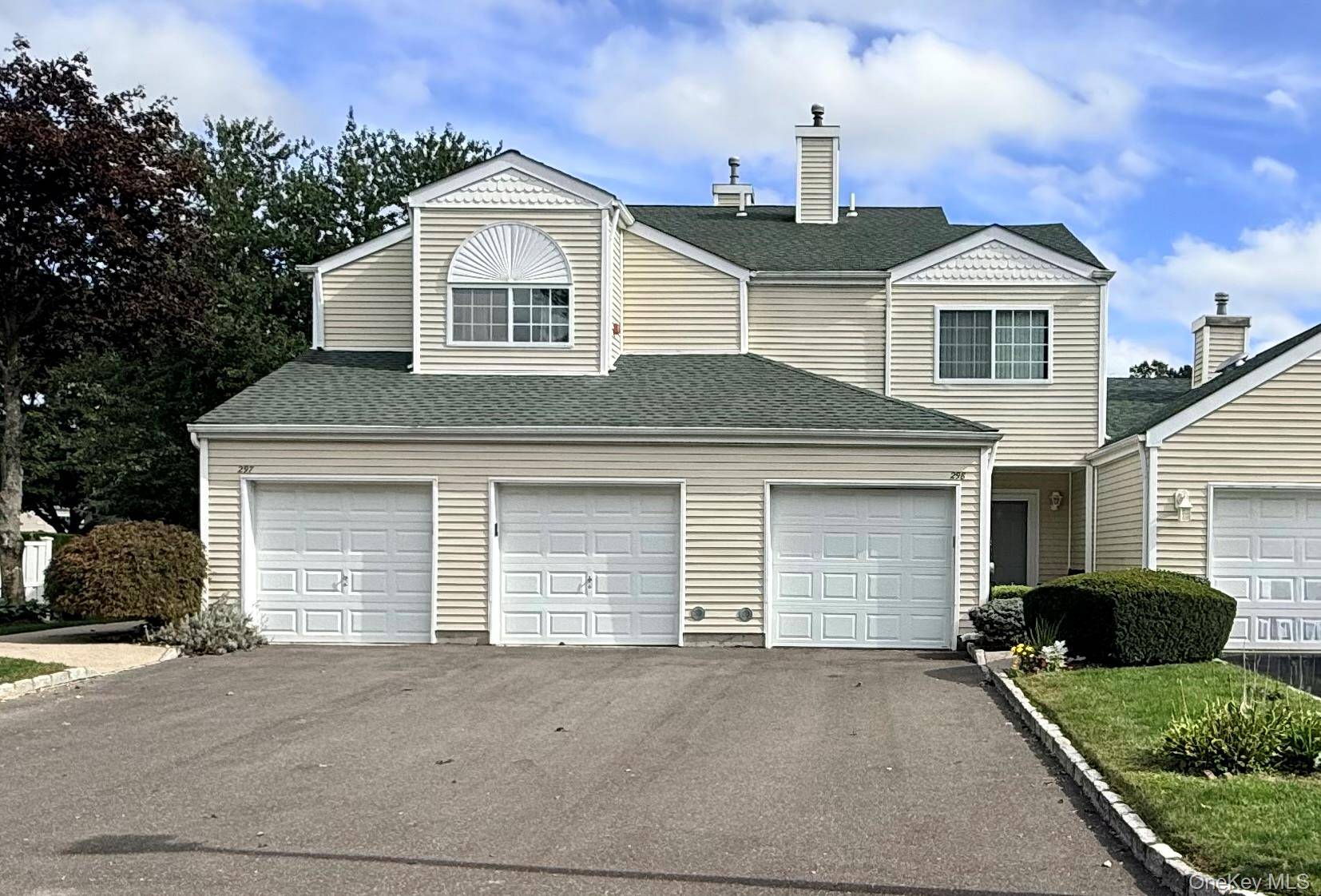 298 Prairie CT, Manorville, NY 11949