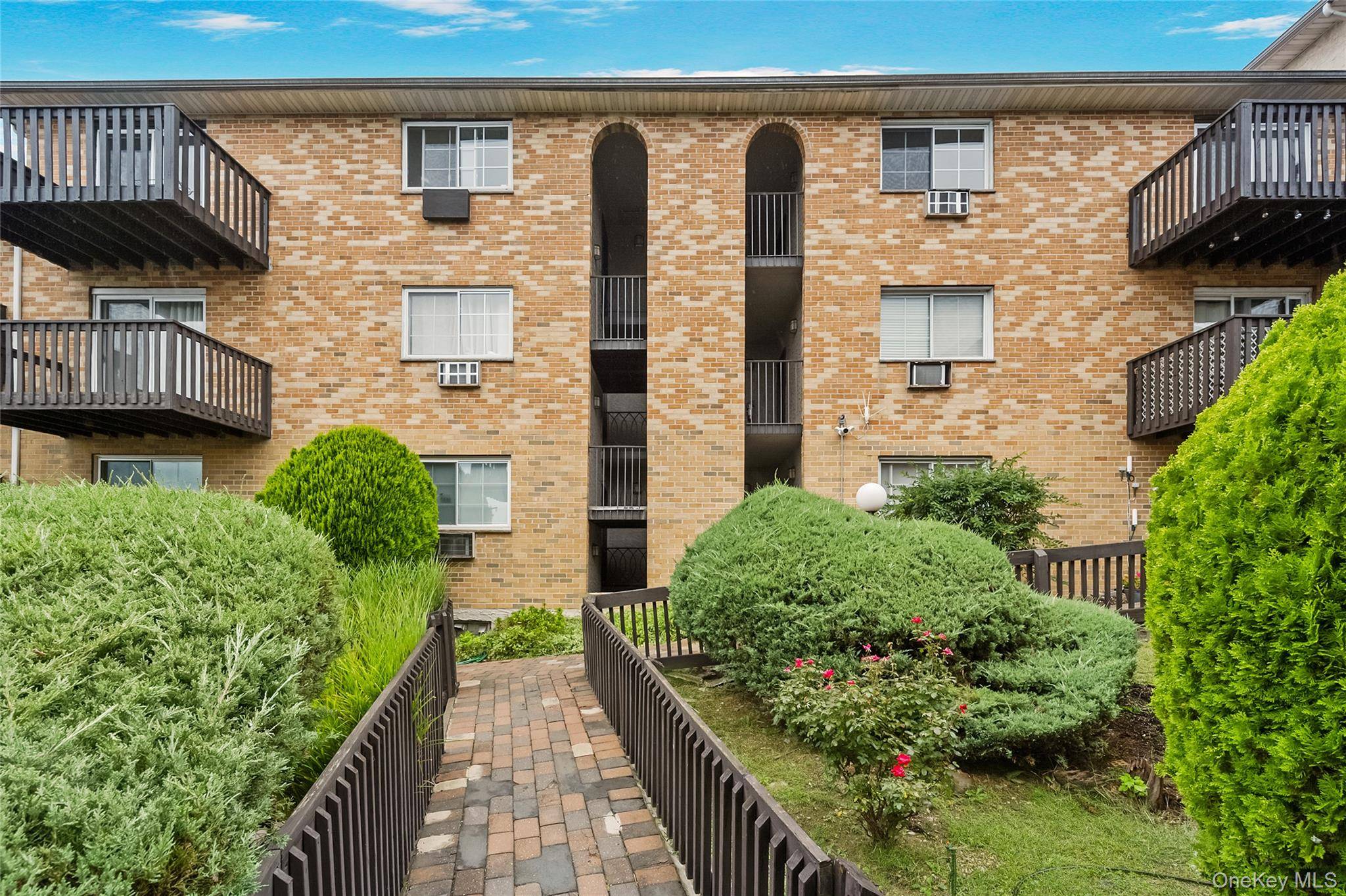 351 N Broadway #2I, Yonkers, NY 10701
