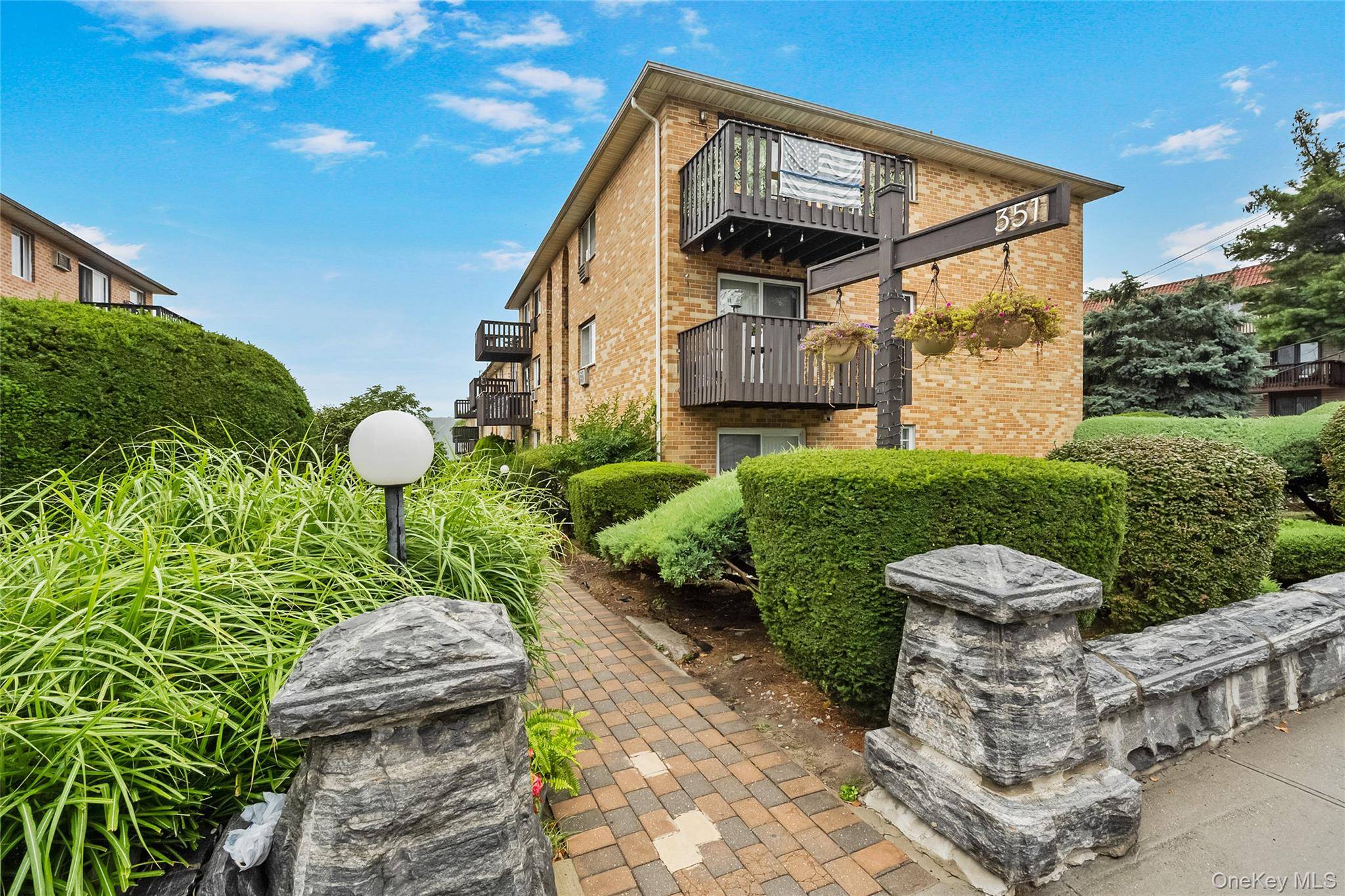 351 N Broadway #2I, Yonkers, NY 10701