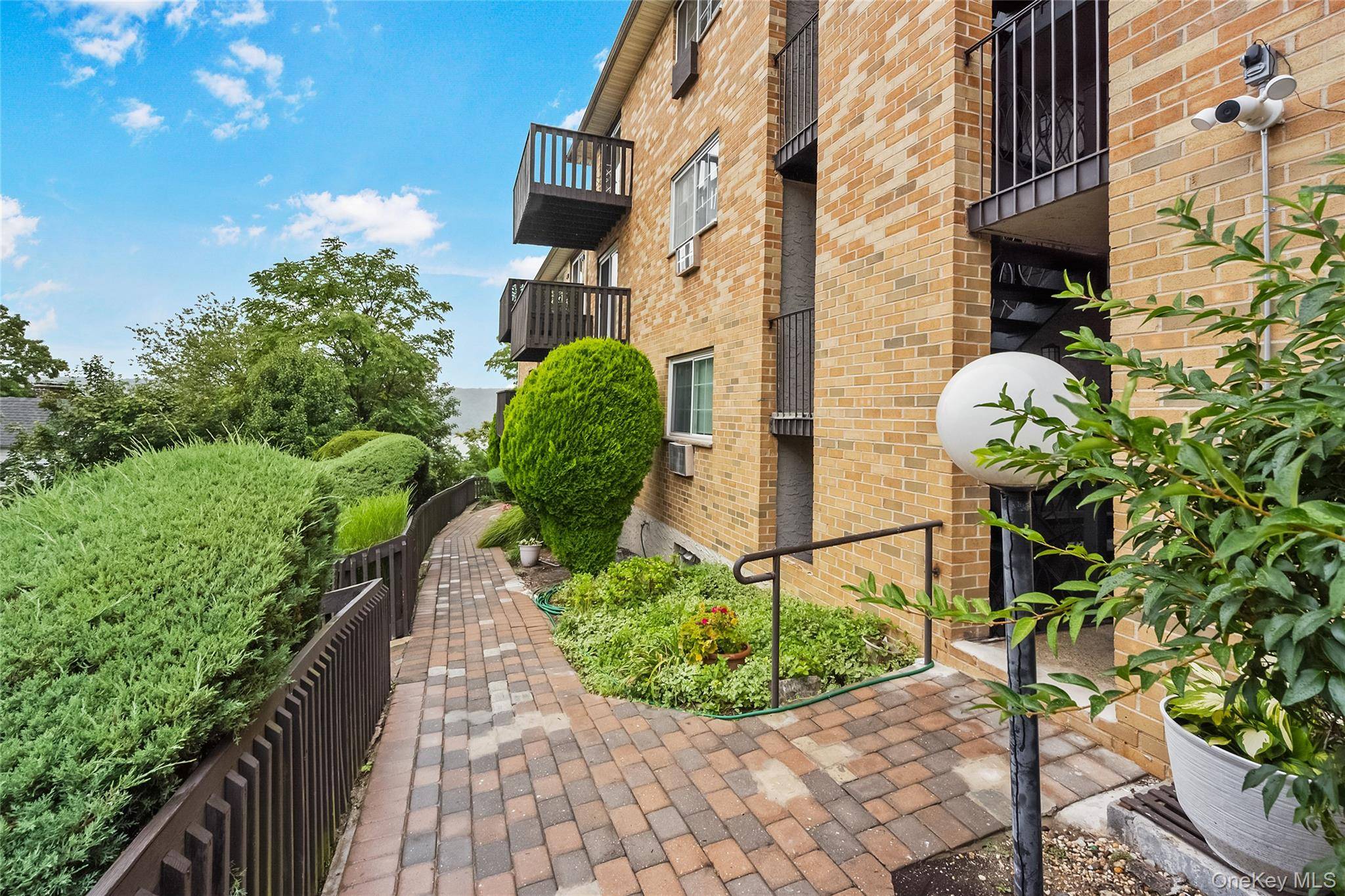 351 N Broadway #2I, Yonkers, NY 10701