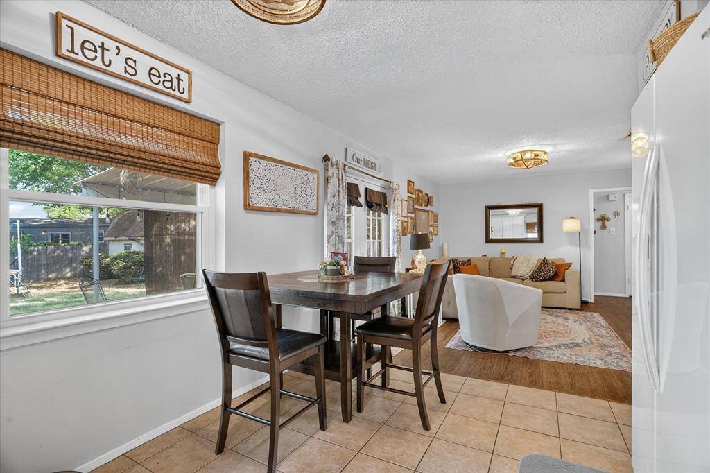 209 S Scott Street, Burleson, TX 76028